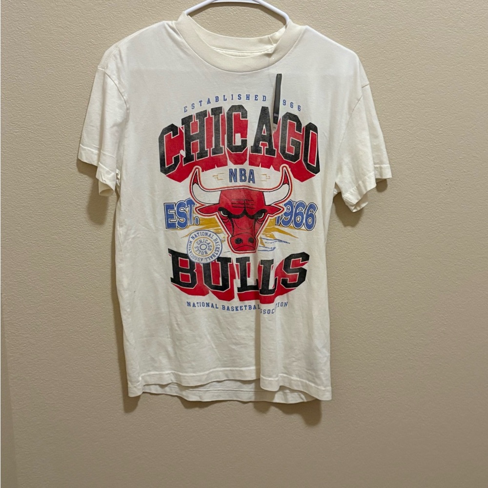 Abercrombie & Fitch Chicago Bulls  Graphic Tee